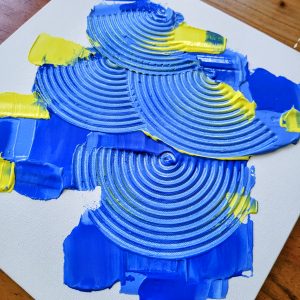 acrylbild azure blue circles mit strukturpaste azur blau mit gelb