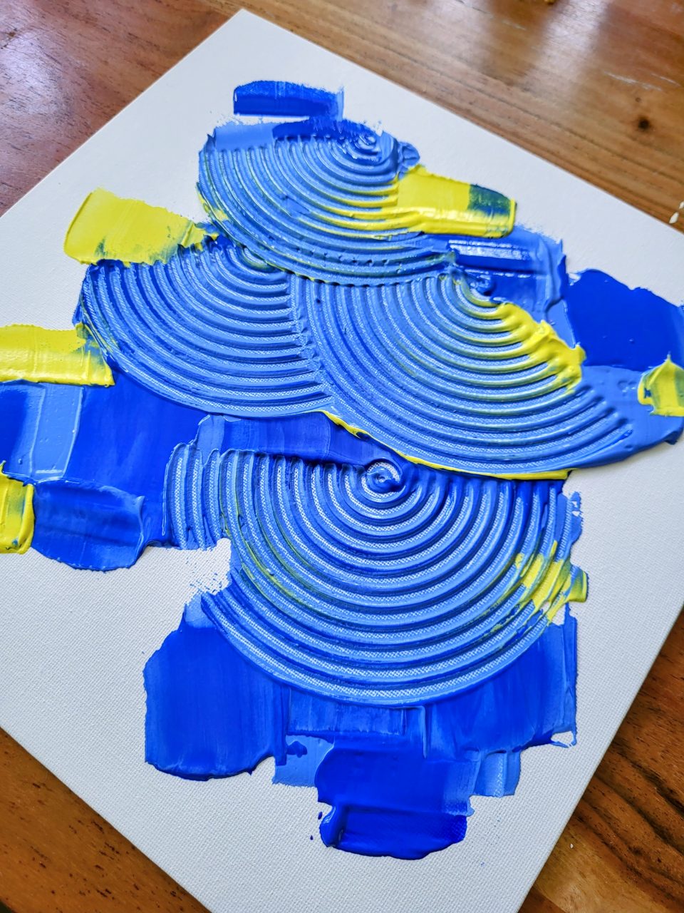 acrylbild azure blue circles mit strukturpaste azur blau mit gelb